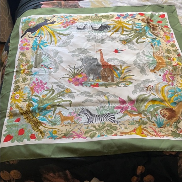 Silk Gucci scarf - Picture 2 of 2